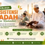 Muslim membaca Al-Qur'an dengan khusyuk sebagai simbol keistiqamahan ibadah pasca Ramadan