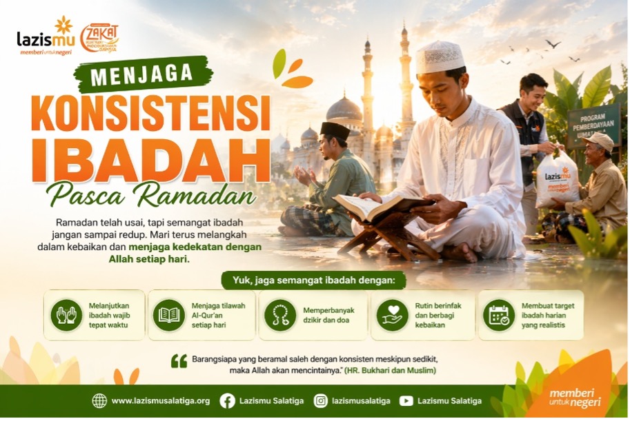 Muslim membaca Al-Qur'an dengan khusyuk sebagai simbol keistiqamahan ibadah pasca Ramadan